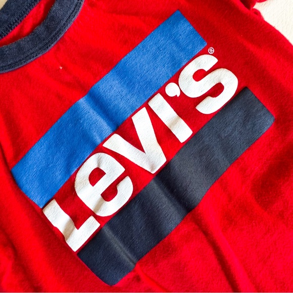 Levi’s • T-Shirt - Picture 3 of 5